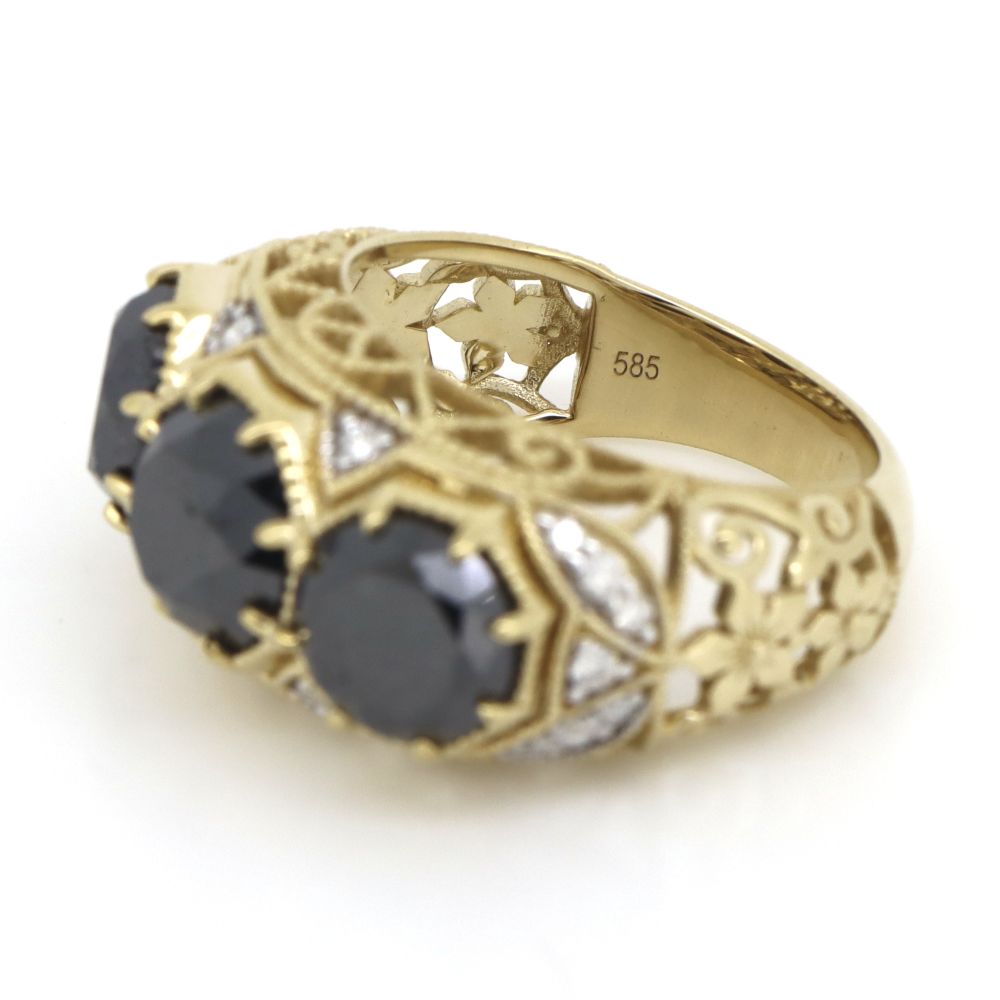 Yellow Gold, Black Diamond and Diamond, Trilogy Ring