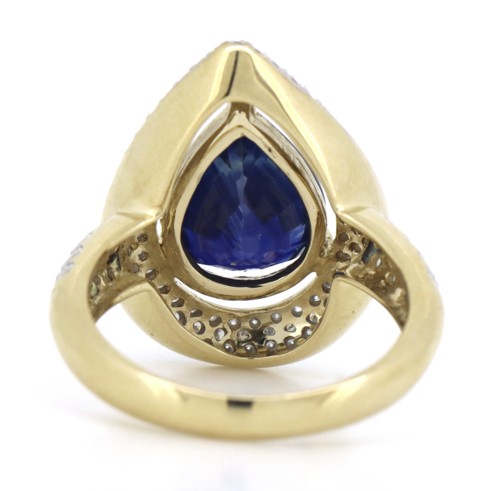 Yellow Gold, 3.95ct Ceylon Sapphire and Diamond, Halo Cluster Ring