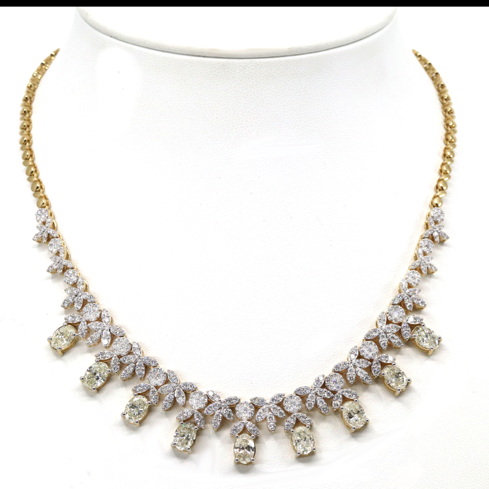 8.90ct White Gold Diamond Statement Necklace