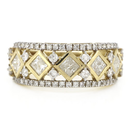 Yellow Gold Decorative Diamond Band – Structured Geometry & Seamless Sparkle