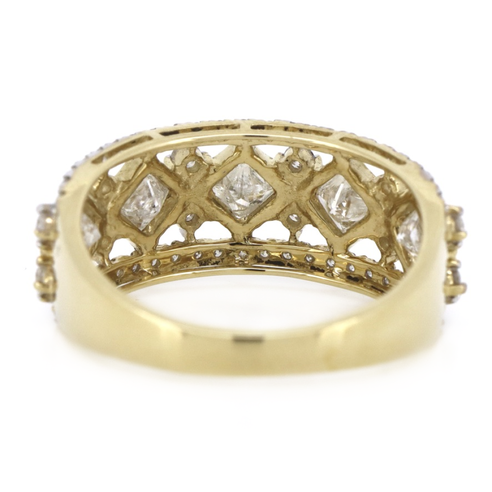 Yellow Gold Decorative Diamond Band – Structured Geometry & Seamless Sparkle