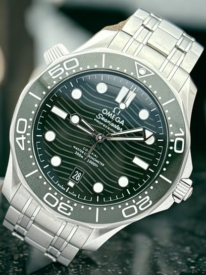 Omega Seamaster Diver 300m Green Dial 210.30.42.20.10.001 | 2022 | 42mm