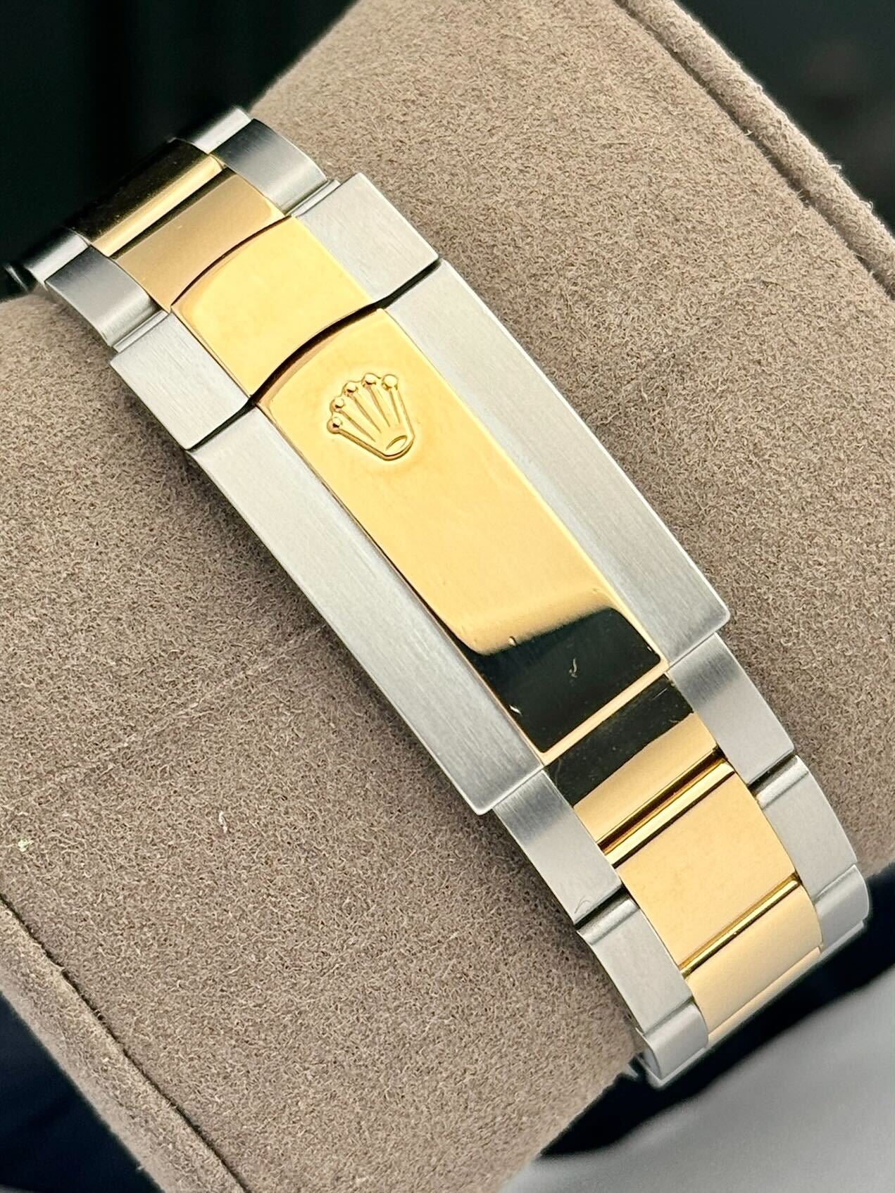 Rolex Sky-Dweller Two Tone Oyster Champagne Index Dial 326933 | 2022 | 42mm